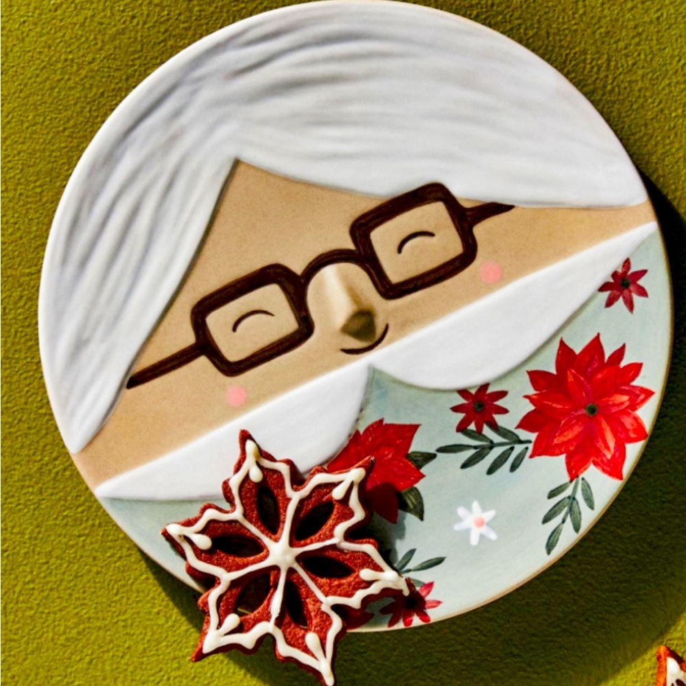 Anthropologie Fotini Tikkou Mrs Claus plate.